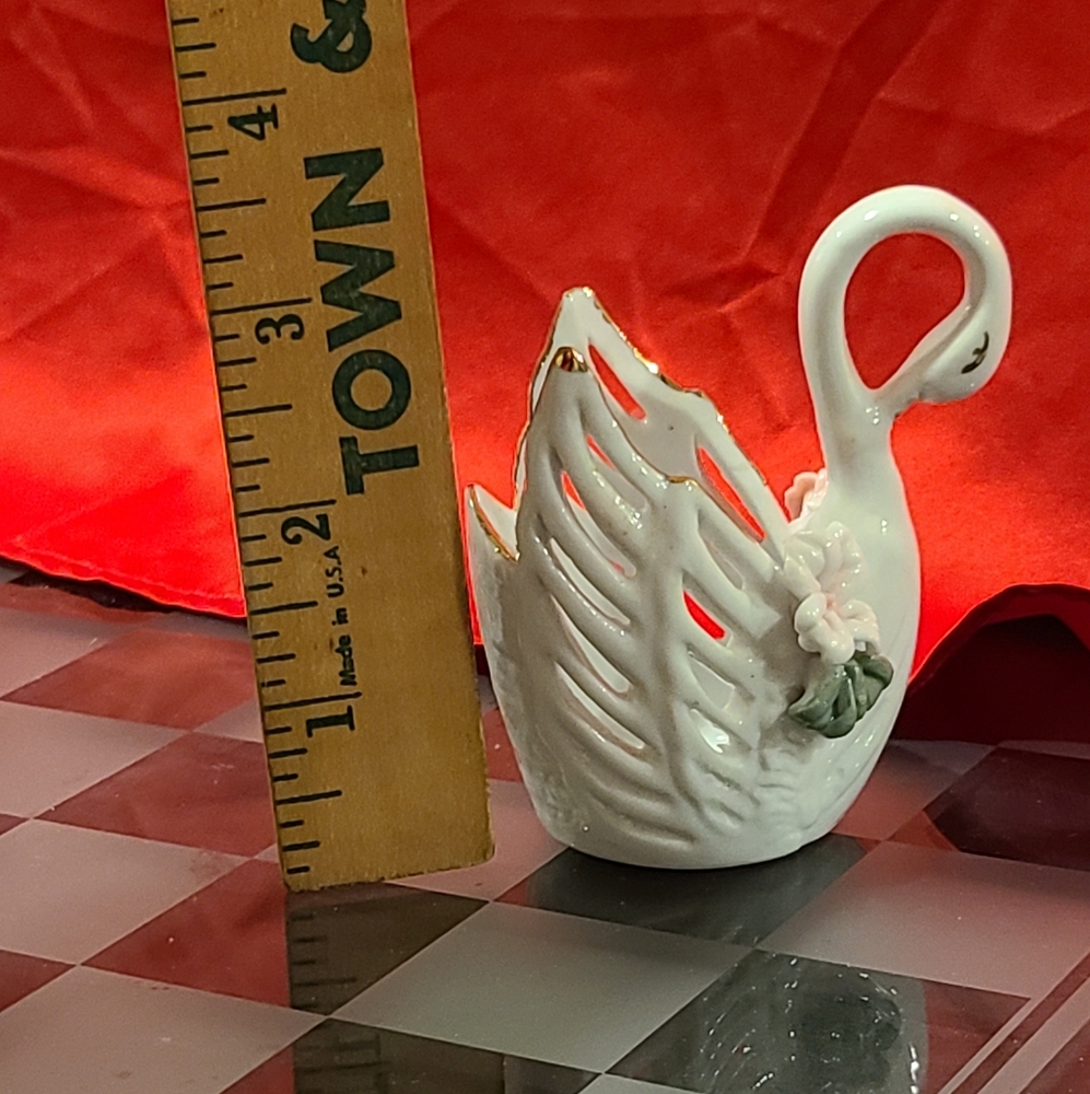 Vintage America Ceramic Swan with Gold Accents - Picture 3 of 10